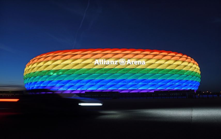 El estadio de Múnich iluminado con los colores del arcoíris por el Día de la Calle Christopher, el sábado 9 de julio de 2016