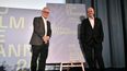 El delegado general del festival de cine de Cannes, Thierry Fremaux (izquierda) y el director francés del festival, Pierre Lescure, posan al final de la conferencia de prensa en París el 3 de junio de 2021, para anunciar la selección oficial de películas que compite por la Palme de Oro del 74 Festival de Cine de Cannes que se celebrará del 6 al 17 de julio.&nbsp;