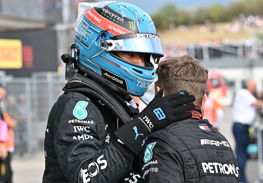 George Russell de Mercedes ve el resultado final de las vueltas rápidas en GP de Hungría