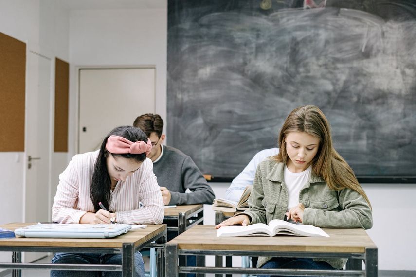 El Departamento de Educación anunció la apertura de una investigación sobre siete escuelas por becas inadmisibles basadas en la raza y segregación racial