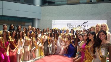 El grupo de j&oacute;venes que aspiran a convertirse en la sucesora de Clara Sosa.&nbsp;