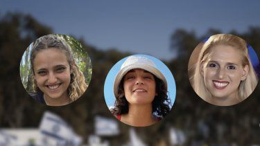 Romi Gonen, Emily Damari y Doron Steinbrecher, las tres rehenes de Hamás liberadas y en camino a ver a sus familias el domingo 19 de enero de 2025 en Tel Aviv, Israel.&nbsp;