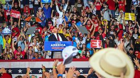 El expresidente Donald Trump durante un mitin de Salvemos a Estados Unidos, realizado en Miami.