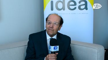 Expresidente de Ecuador Osvaldo Hurtado, abogado, político y cientista social. Miembro del grupo IDEA