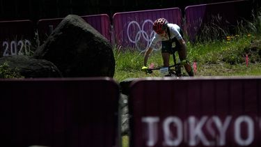 La mexicana Daniela Campuzano durante un entrenamiento de ciclomontañismo de los Juegos Olímpicos de Tokio, el viernes 23 de julio de 2021, en Izu