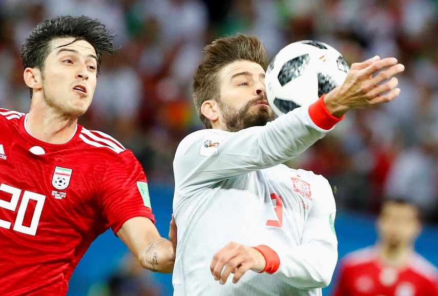 El central español respaldó a su compañero de equipo en el Barcelona FC.