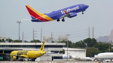 Un avión de Southwest momentos después de despegar.