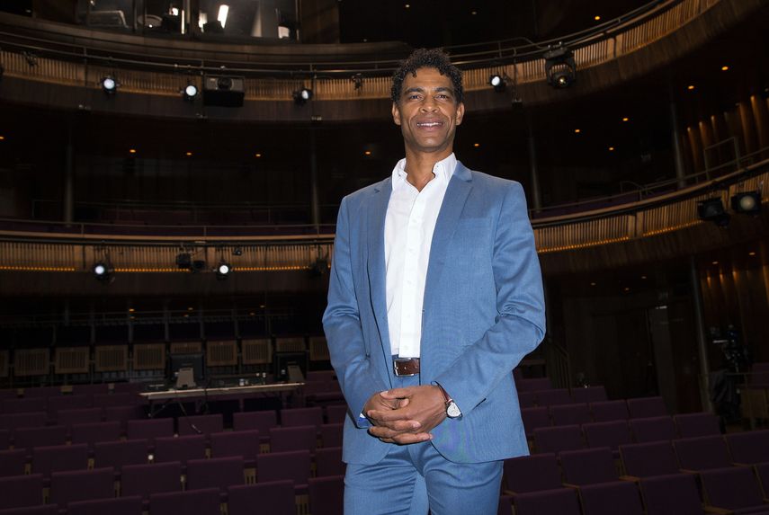 El bailar&iacute;n Carlos Acosta posa al llegar al estreno de Yuli: Al ritmo del coraz&oacute;n (Yuli: The Carlos Acosta Story) en la &Oacute;pera Real en Londres.