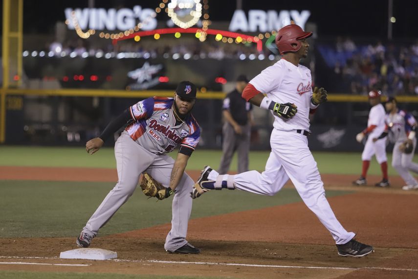 Gracial (derecha) estuvo con los Alazanes de Cuba en la pasada Serie del Caribe jugada en México.