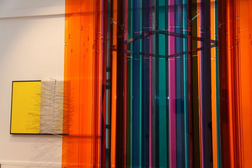 Detalle de la obra Transcromía Cilíndrica Miami, Paris, 2012, de Carlos Cruz-Diez.&nbsp;