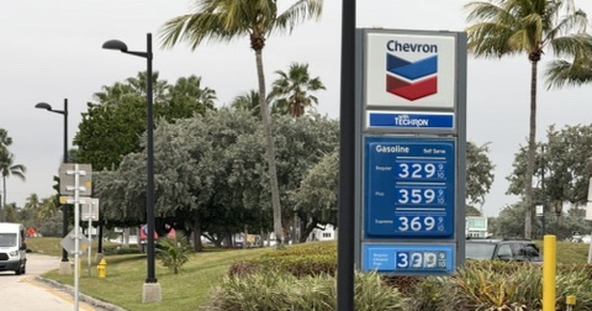 Gasolina en Florida sube a $3.11 por galón tras tensiones en Medio Oriente