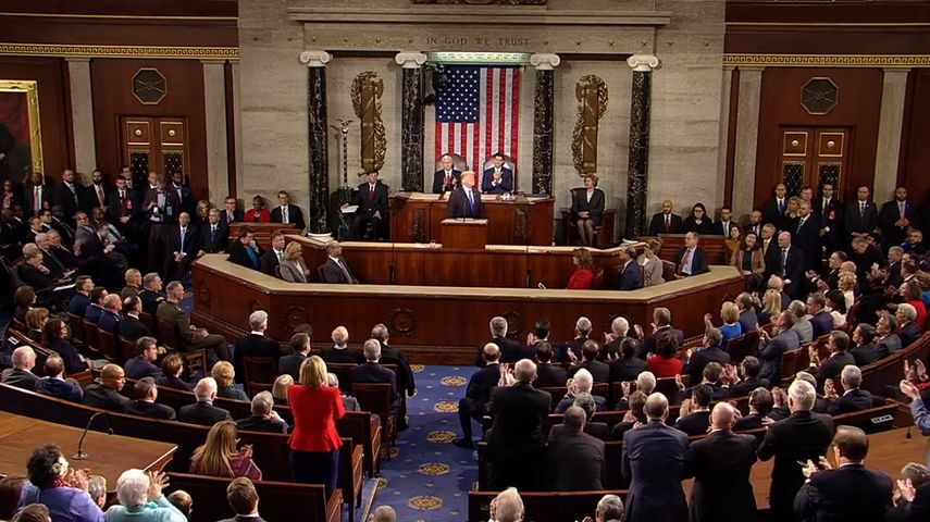 El presidente Donald Trump llamó la atención de que los demócratas no reaccionaron ni siquiera cuando citó el descenso en los niveles de paro de los afroamericanos y los hispanos en EEUU.