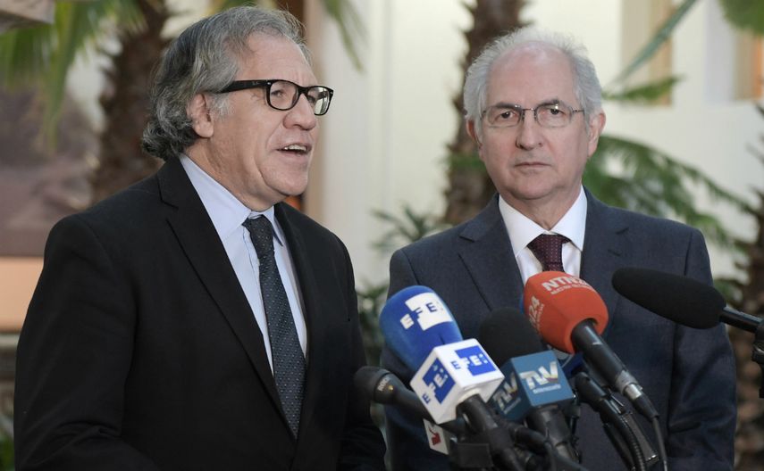 El secretario general de la OEA, Luis Almagro, junto al dirigente opositor venezolano, Antonio Ledezma.