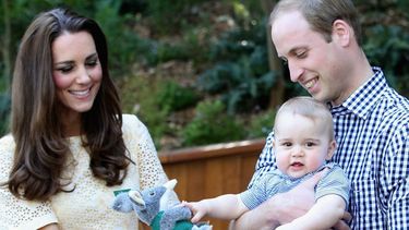 Desde su nacimiento el 22 de julio de 2013, el regordete bebé se ha mostrado visiblemente cómodo y juguetón ( Foto EFE)