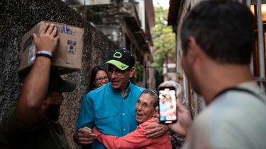 Capriles argumenta que para que haya elecciones legítimas y competitivas en Venezuela, no deben haber personas inhabilitadas. A pesar de ello, muchos líderes opositores importantes están actualmente inhabilitados, presos o en el exilio.