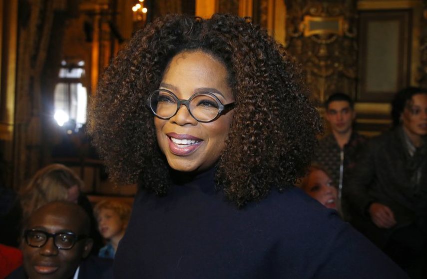 Oprah Winfrey llega a la presentación de la colección de confección otoño-invierno 2019-2020 de Stella McCartney en París el 4 de marzo de 2019.&nbsp;