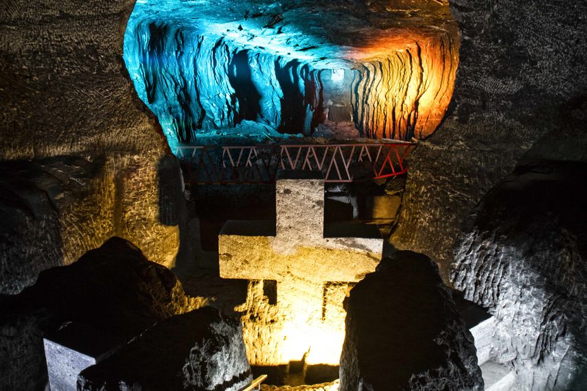 Imagen del recorrido del viacrucis de la Catedral de Sal de Zipaquirá, Colombia.