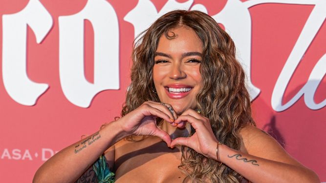 La cantante colombiana Karol G asiste a la gala inaugural de su Fundación Con Cora Land en Miami, Florida, el 22 de febrero de 2025.&nbsp;