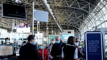 El aeropuerto de Bruselas reabre para viajes dentro de Europa y la zona Schengen, después de un cierre de un mes de duración para detener la propagación de la pandemia COVID-19, causada por el nuevo coronavirus.