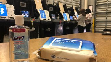 Miami-Dade aplica medidas sanitarias por el coronavirus durante la jornada electoral.