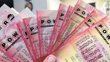 1.10 billones de dólares, con un pago único de $503.4 millones se juegan en la lotería del Powerball para hoy.