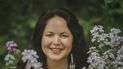 La cantante nativa americana Joanne Shenandoah posa en Nichols Pond, un lugar antiguo en el pueblo indígena de Oneida cerca de Canastota, Nueva York, el 12 de junio de 1996. La cantante nativa americana Joanne Shenandoah posa en Nichols Pond, un lugar antiguo en el pueblo indígena de Oneida cerca de Canastota, Nueva York, el 12 de junio de 1996.