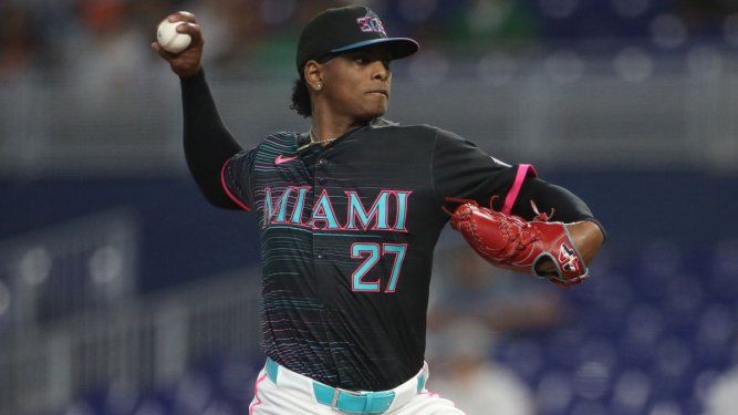 El derecho de los Marlins de Miami, Edward Cabrera, trabaja en un juego contra los Gigantes de San Francisco, el 31 de mayo de 2025.
