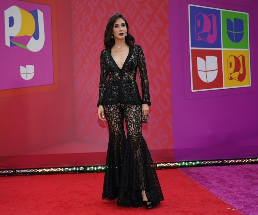 Sandra Echeverría también es otra de las estrellas que pisó la Alfombra Roja de Premios Juventud