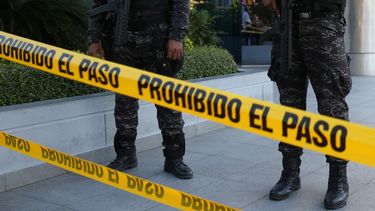 Autoridades del Ministerio Público dominicano mantienen el perímetro mientras se realiza una investigación policial.