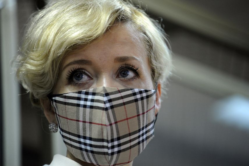 Anastasia Shevchenko, usando una mascarilla para prevenir el contagio de coronavirus, asiste a una audiencia judicial en Rostov del Don, Rusia, el jueves 18 de febrero de 2021.&nbsp;