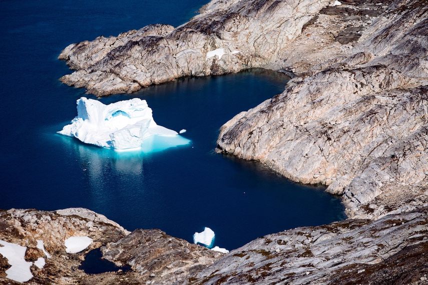 En esta foto aérea de archivo tomada el 15 de agosto de 2019, se muestra un iceberg mientras flota a lo largo de la costa este de Groenlandia cerca de Kulusuk (también escrito como Qulusuk), en el Ártico. &nbsp;