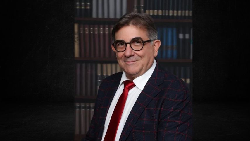 El abogado Santiago Alpízar reume: 