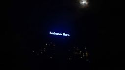 El Hotel Habana Libre con electricidad durante un apagón nacional causado por un fallo en la red eléctrica en La Habana el 18 de octubre de 2024.&nbsp;