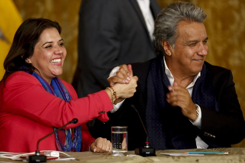 El presidente de&nbsp;Ecuador, Lenín Moreno junto al vicepresidenta Maria Alejandra Vicuña&nbsp; celebra mientras ofrece un discurso desde el palacio presidencial de Carondelet.&nbsp;