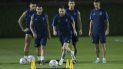 El capitán de la selección argentina, Lionel Messi, entrena junto con sus compañeros previo a lo que será el segundo choque del combinado albiceleste en el Mundial de Catar.