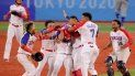 José Bautista (C) de República Dominicana es felicitado por sus compañeros luego de conectar un sencillo impulsor con durante la novena entrada del juego de repechaje de la ronda 1 de béisbol de los Juegos Olímpicos de Tokio 2020 José Bautista (C) de República Dominicana es felicitado por sus compañeros luego de conectar un sencillo impulsor con durante la novena entrada del juego de repechaje de la ronda 1 de béisbol de los Juegos Olímpicos de Tokio 2020