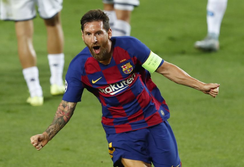 Lionel Messi del Barcelona celebra tras anotar el segundo gol del cuadro espa&ntilde;ol durante el partido de vuelta de los octavos de final de la Liga de Campeones contra el Napoli, el s&aacute;bado 8 de agosto de 2020, en Barcelona.&nbsp;