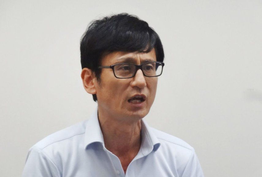 El secretario general de la Comisión Japonesa de Boxeo, Tsuyoshi Yasukochi, habla durante una conferencia de prensa en Tokio, el 12 de agosto de 2025.