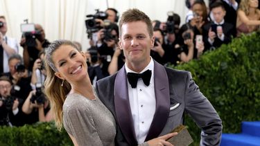 En esta fotografía de archivo del 1 de mayo de 2017, Gisele Bundchen y Tom Brady asisten a un evento en el Museo Metropolitano de Arte de Nueva York.  