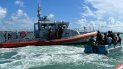 La Guardia Costera en labores de rescate de balseros cubanos en las costas de Florida.