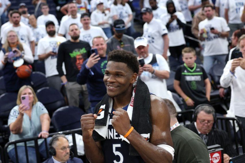 El jugador Anthony Edwards, de los Timberwolves de Minnesota, celebra luego de superar a los Warriors de Golden State en un partido, el 14 de mayo de 2025. El jugador Anthony Edwards, de los Timberwolves de Minnesota, celebra luego de superar a los Warriors de Golden State en un partido, el 14 de mayo de 2025.