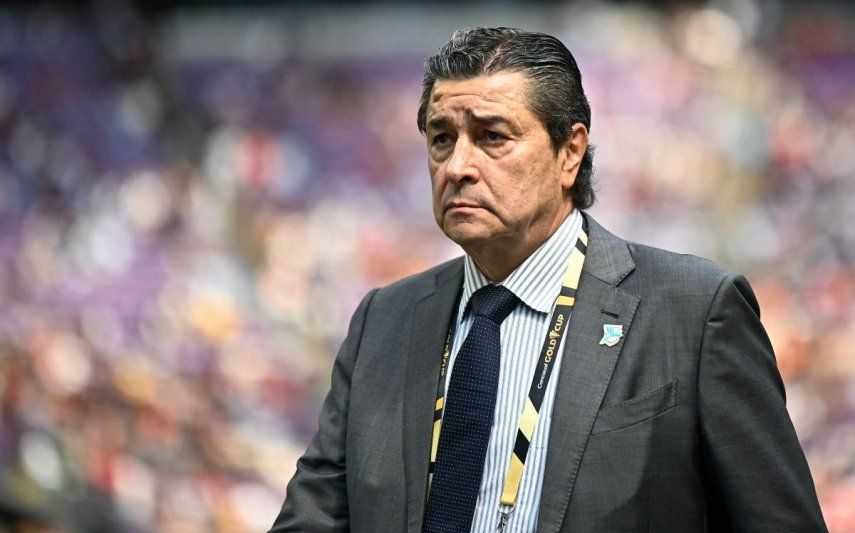 El director técnico de la selección de Guatemala, el mexicano Luis Fernando Tena, durante un compromiso ante Canadá, el 29 de junio de 2025.