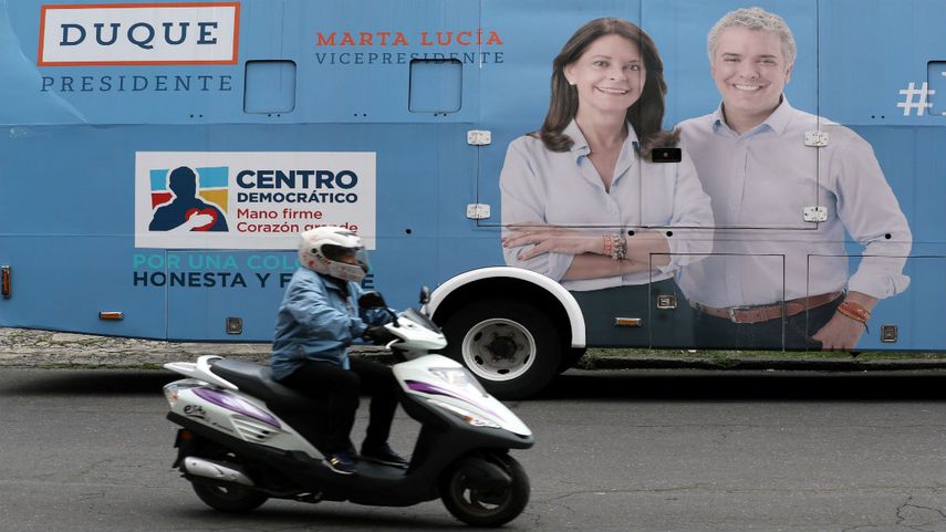Propaganda del candidato Iván Duque y su fórmula a la vicepresidencia Marta Lucía Ramírez en Bogotá