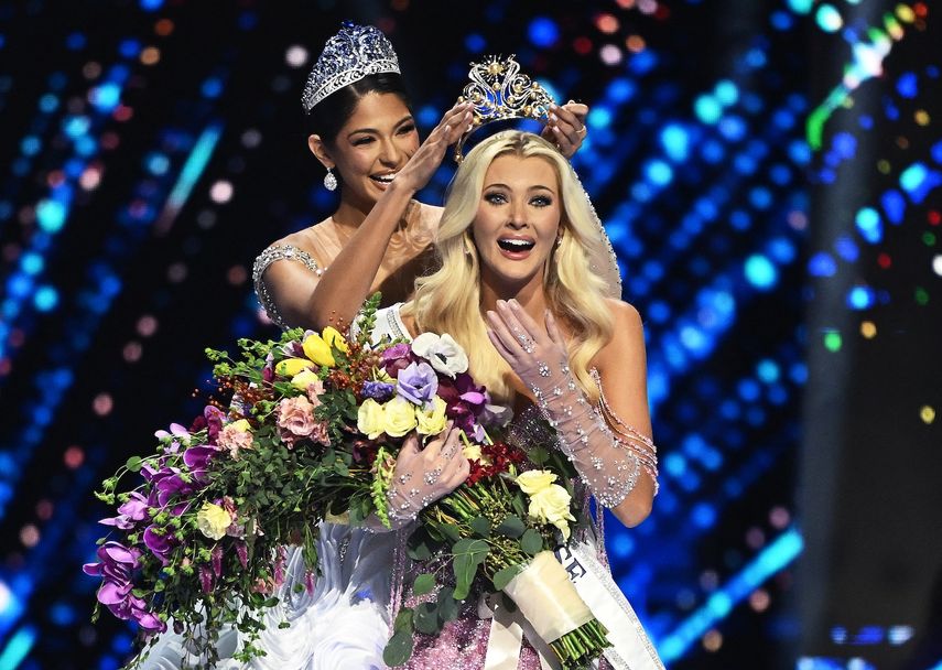 La recién coronada Miss Universo 2024, Victoria Kjaer Theilvig de Dinamarca, reacciona tras ganar la 73ª edición del certamen Miss Universo en la Ciudad de México el 16 de noviembre de 2024.&nbsp;