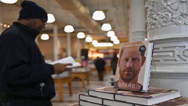 Copias de Spare, del príncipe Harry, se exhiben en una librería Barnes & Noble el 10 de enero de 2023 en la ciudad de Nueva York.