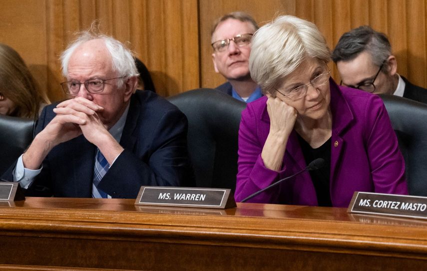 El senador socialista Bernie Sanders y la senadora radical, Elizabeth Warren, figuras influyentes del Partido Demócrata.