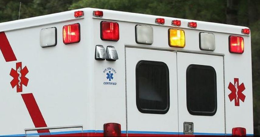 Uno de los niños fue expulsado del automóvil durante el choque. 