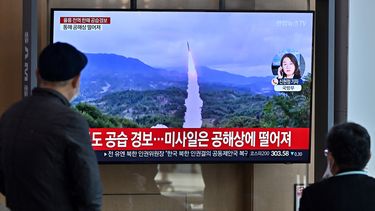 Corea del Norte dispara 23 misiles, uno de ellos cerca de Corea del Sur