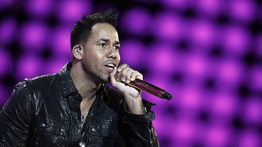 El cantante dominicano Romeo Santos se presenta hoy, lunes 25 de febrero de 2013, durante la segunda noche de la edición 53 del Festival Internacional de Viña del Mar, Chile. (EFE)