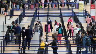 El Banco Mundial dijo el viernes 9 de octubre que Latinoam&eacute;rica es la regi&oacute;n m&aacute;s castigada por la pandemia y la contracci&oacute;n de su econom&iacute;a en 2020 ser&aacute; mayor de lo que se hab&iacute;a previsto inicialmente, con Argentina y Per&uacute; como los pa&iacute;ses que m&aacute;s sentir&aacute;n los efectos.